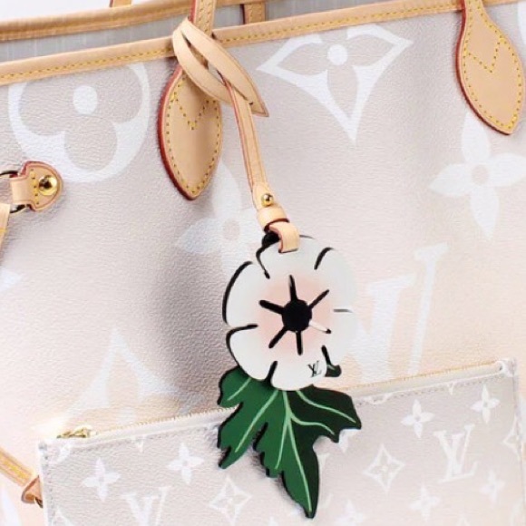 Authentic Louis Vuitton New SS21 By The Pool Leather Flower Bag Charm - Picture 1 of 13